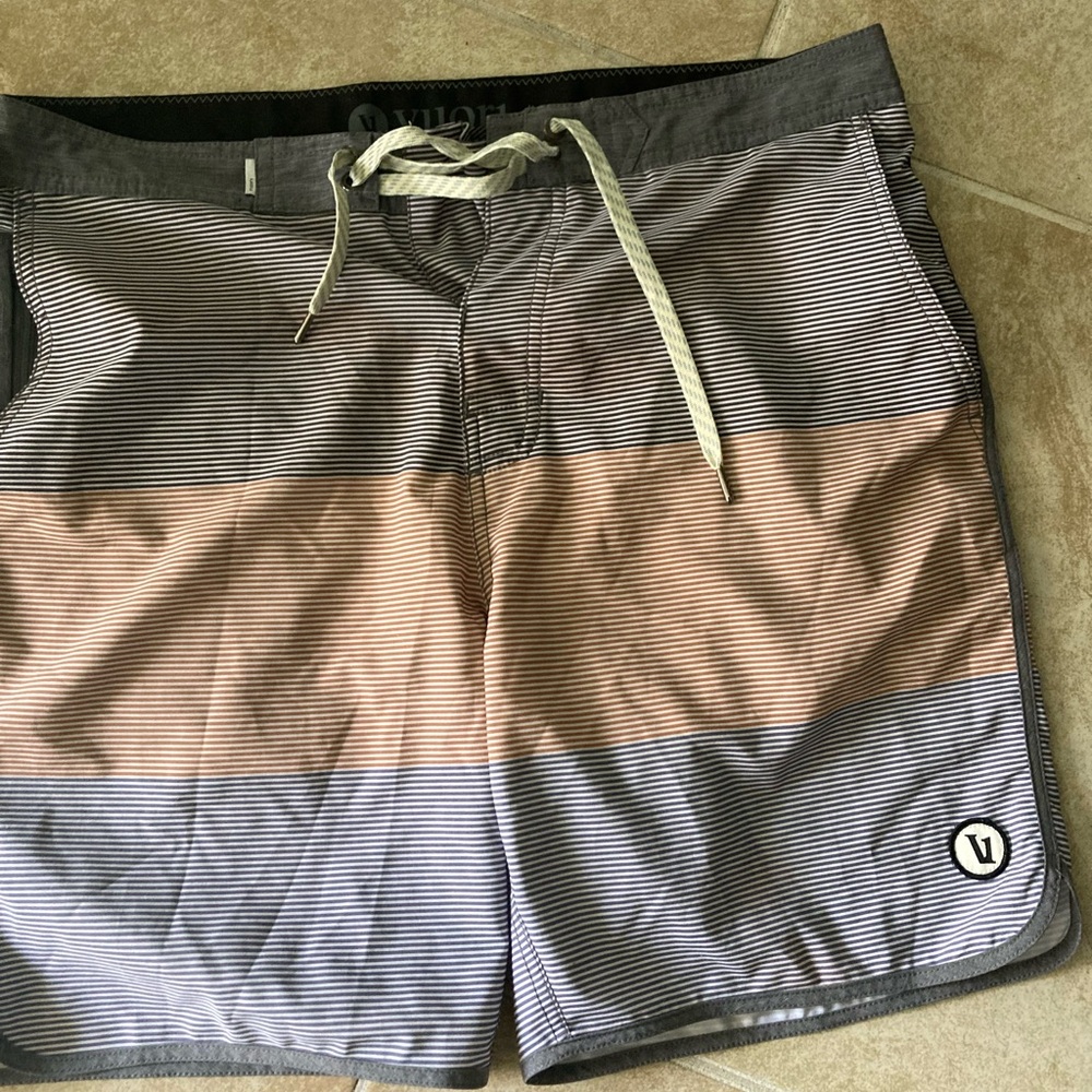 Vuori shorts trunks - size 34
